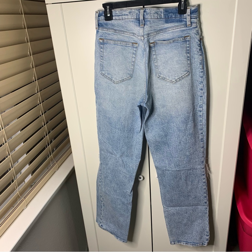 Abercrombie & Fitch The 90s Straight Ultra High Rise Distressed Jeans - Picture 9 of 12